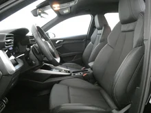 Audi A3 Sportback 30 TFSI advanced in A2 Brillantschwarz