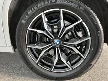 BMW X4 xDrive 20 d Advantage in weiss - metallic