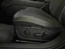CUPRA Leon SP Kombi TRIBE e-HYBRID 150/204 in Mangan-Grün Matt
