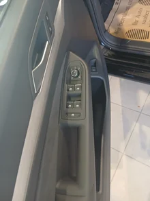 VW Golf Variant Business mHeV DSG in Grenadillschwarz Metallic