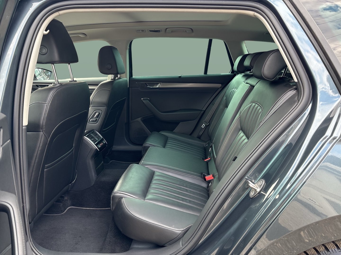 Škoda SUPERB Combi Style TDI DSG | Bild 20 von 25