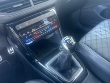 VW T-Cross R-Line TSI in 5W Rauchgrau Metallic