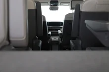 VW Multivan Edition ÜH eHybrid 180 kW 4M in Candyweiß/Dach Deepblack