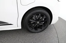 VW Multivan Edition ÜH eHybrid 180 kW 4M in Candyweiß/Dach Deepblack
