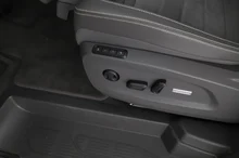 VW Multivan Edition ÜH eHybrid 180 kW 4M in Candyweiß/Dach Deepblack