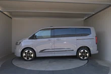 VW Caravelle Edition eHybrid 171 kW in Stone Grey