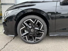 VW Golf Variant Sport TDI DSG in Grenadillschwarz Metallic