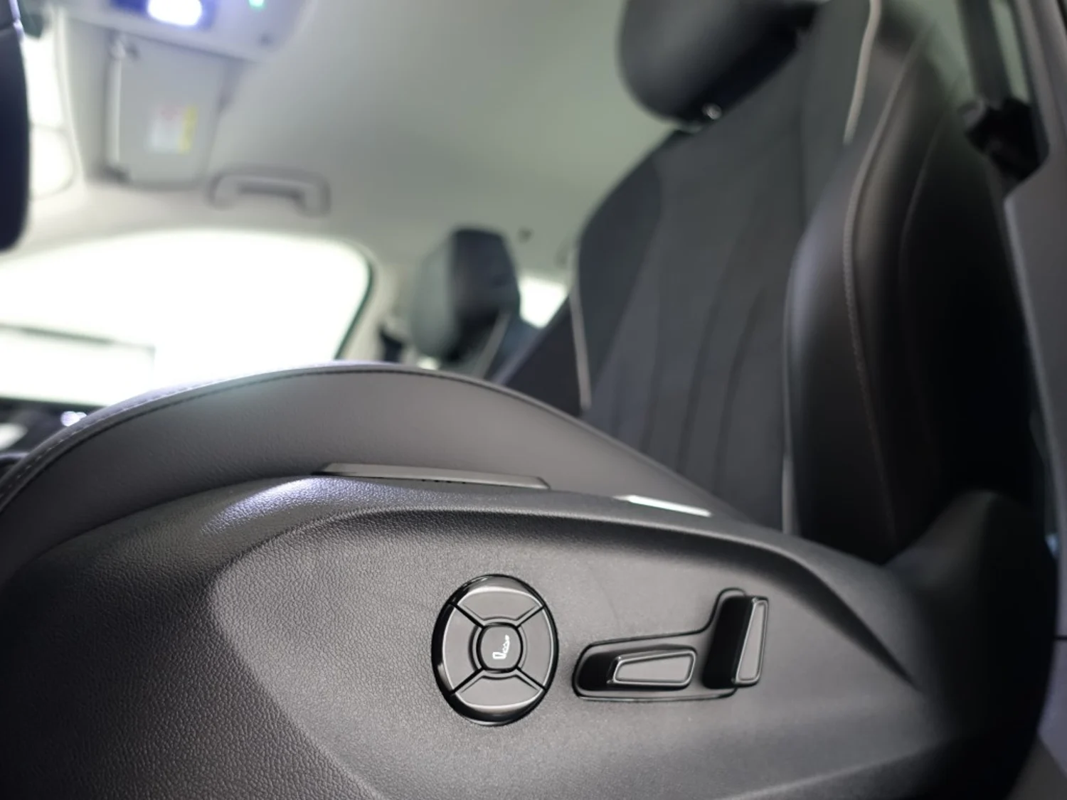 Bild eines VW Passat Variant Business TDI DSG