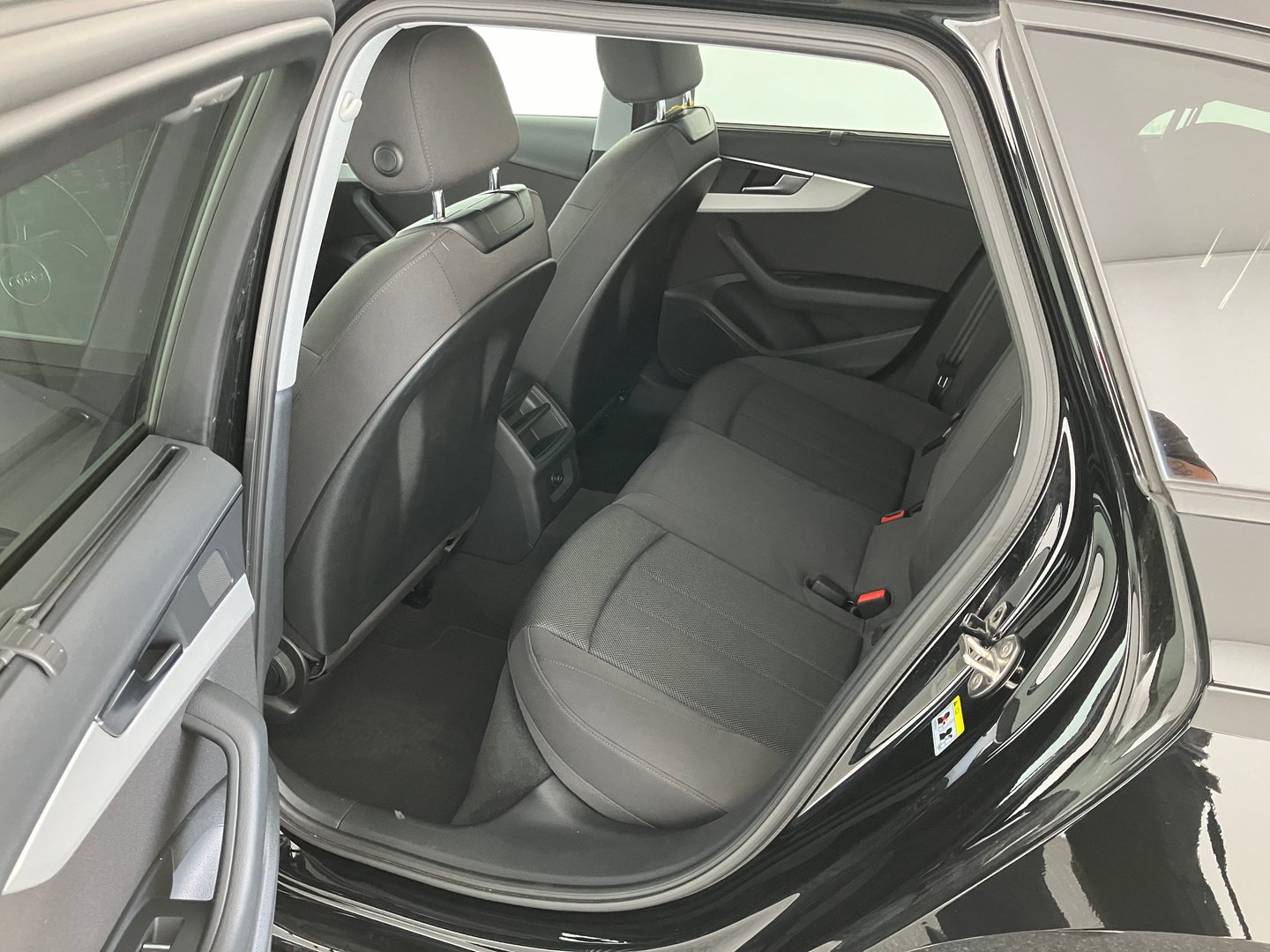 Audi A4 Avant 35 TDI | Bild 12 von 16
