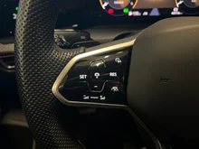 VW Golf Variant R-Line TDI DSG in Kings Red Metallic