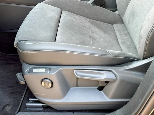 Bild eines VW Caddy Dark Label eHybrid 110 kW