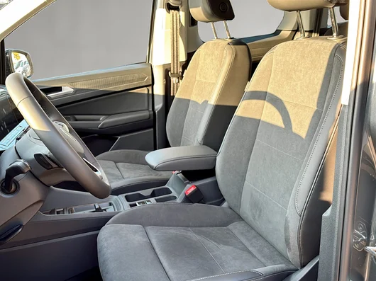 Bild eines VW Caddy Dark Label eHybrid 110 kW