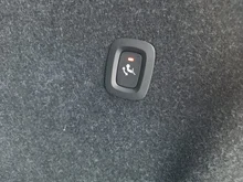 Volvo XC40 Plus Dark 2WD in schwarz