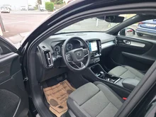 Volvo XC40 Plus Dark 2WD in schwarz