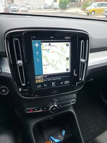 Volvo XC40 Plus Dark 2WD in schwarz