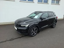 Volvo XC40 Plus Dark 2WD in schwarz