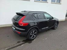 Volvo XC40 Plus Dark 2WD in schwarz