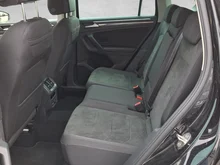 VW Tiguan Elegance TDI SCR 4MOTION DSG in Deep Black Perlef.