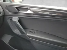 VW Tiguan Elegance TDI SCR 4MOTION DSG in Deep Black Perlef.