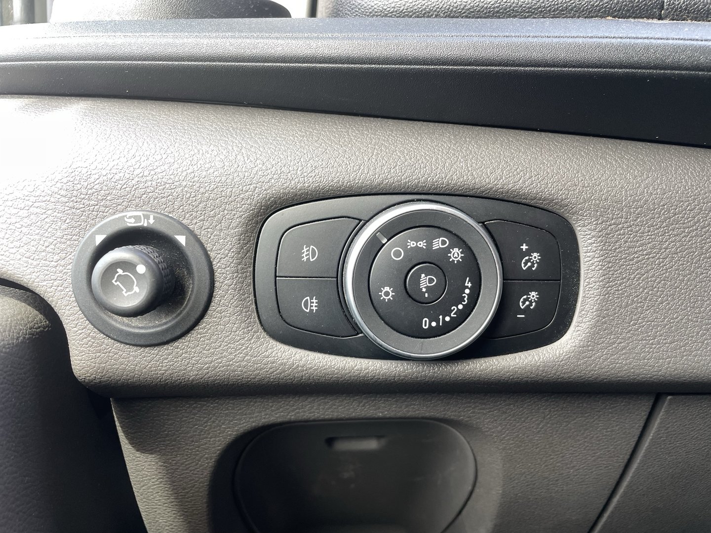 Ford Transit Kasten 2,0 EcoBlue L3H2 350 Basis | Bild 6 von 20