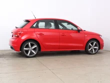 Audi A1 Sportback SB 1.2 TFSI Life Ball Red Ribbon in misanorot perleffekt