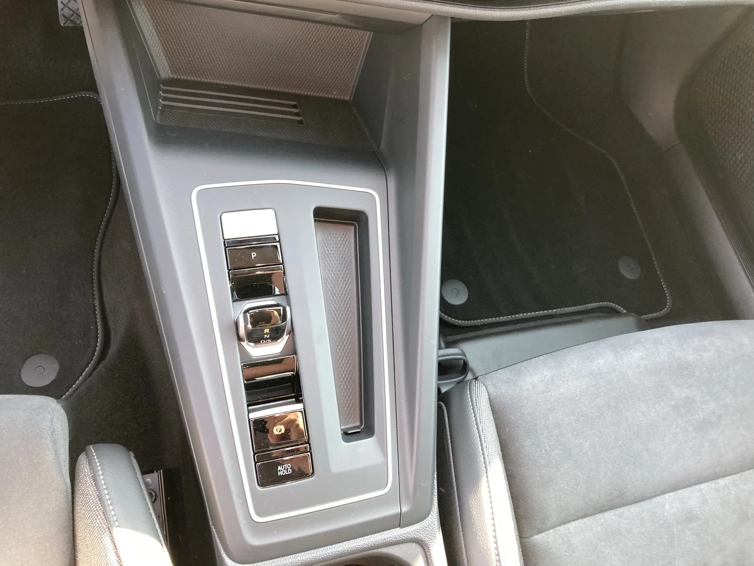 Bild eines VW Golf Rabbit mHEV DSG