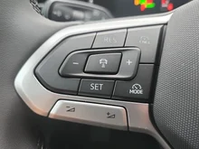 VW T-Roc Life eTSI DSG in Pure White Dach Black Uni