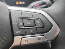 VW T-Roc Life eTSI DSG in Pure White Dach Black Uni