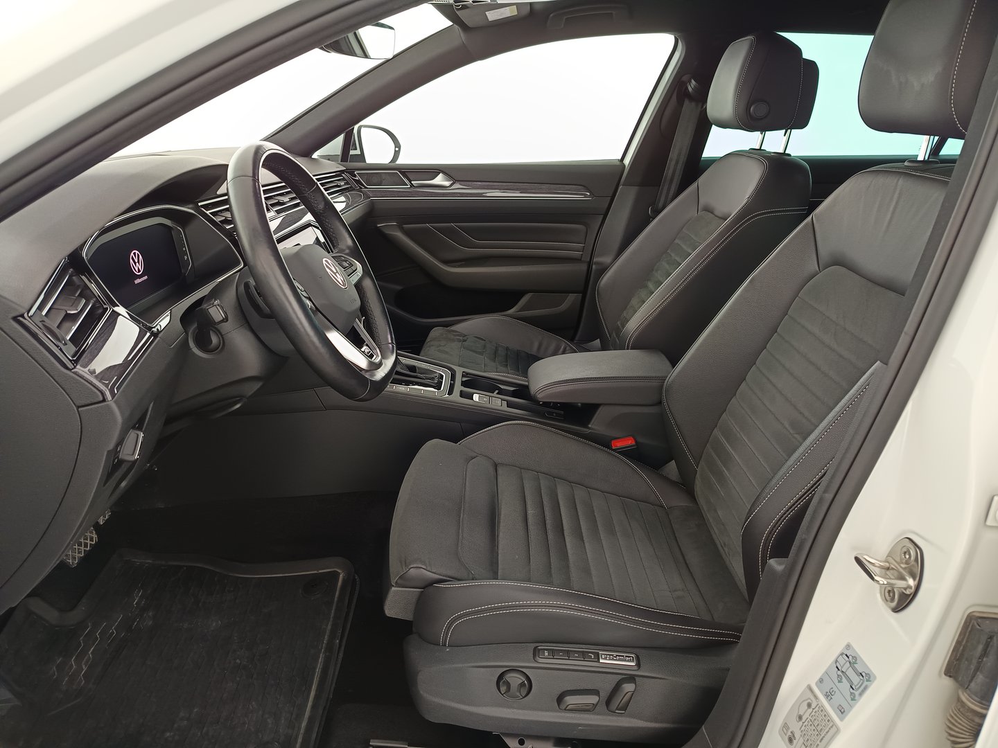 VW Passat Variant Elegance TDI 4MOTION DSG | Bild 13 von 36