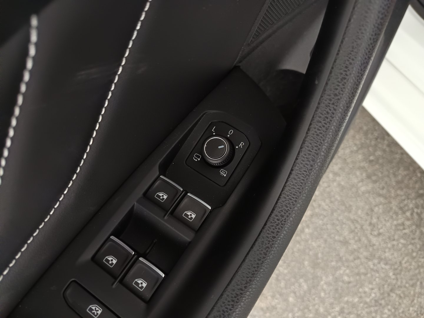 VW Passat Variant Elegance TDI 4MOTION DSG | Bild 11 von 36