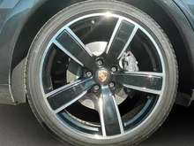 Porsche Cayenne E-Hybrid III in schwarz - metallic