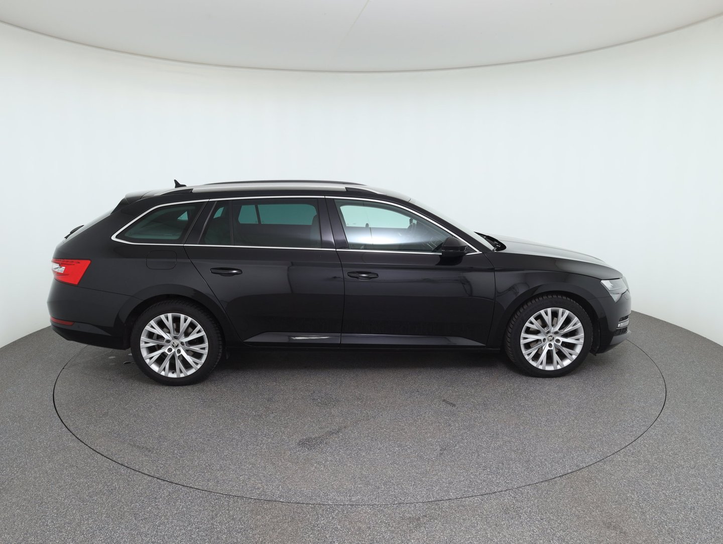 Škoda SUPERB Combi Style TDI DSG | Bild 4 von 27