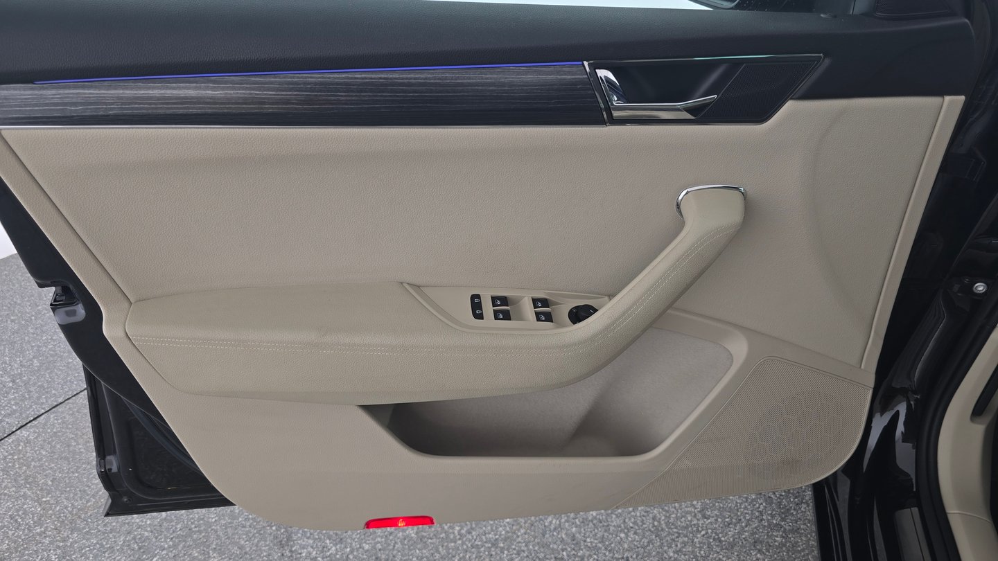 Škoda SUPERB Combi Style TDI DSG | Bild 10 von 27