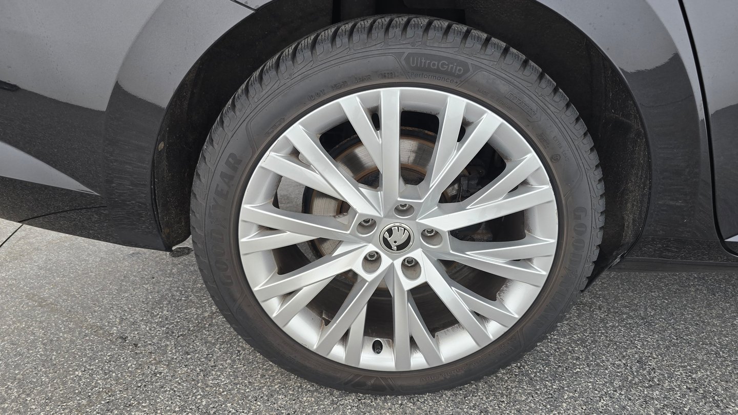 Škoda SUPERB Combi Style TDI DSG | Bild 9 von 27