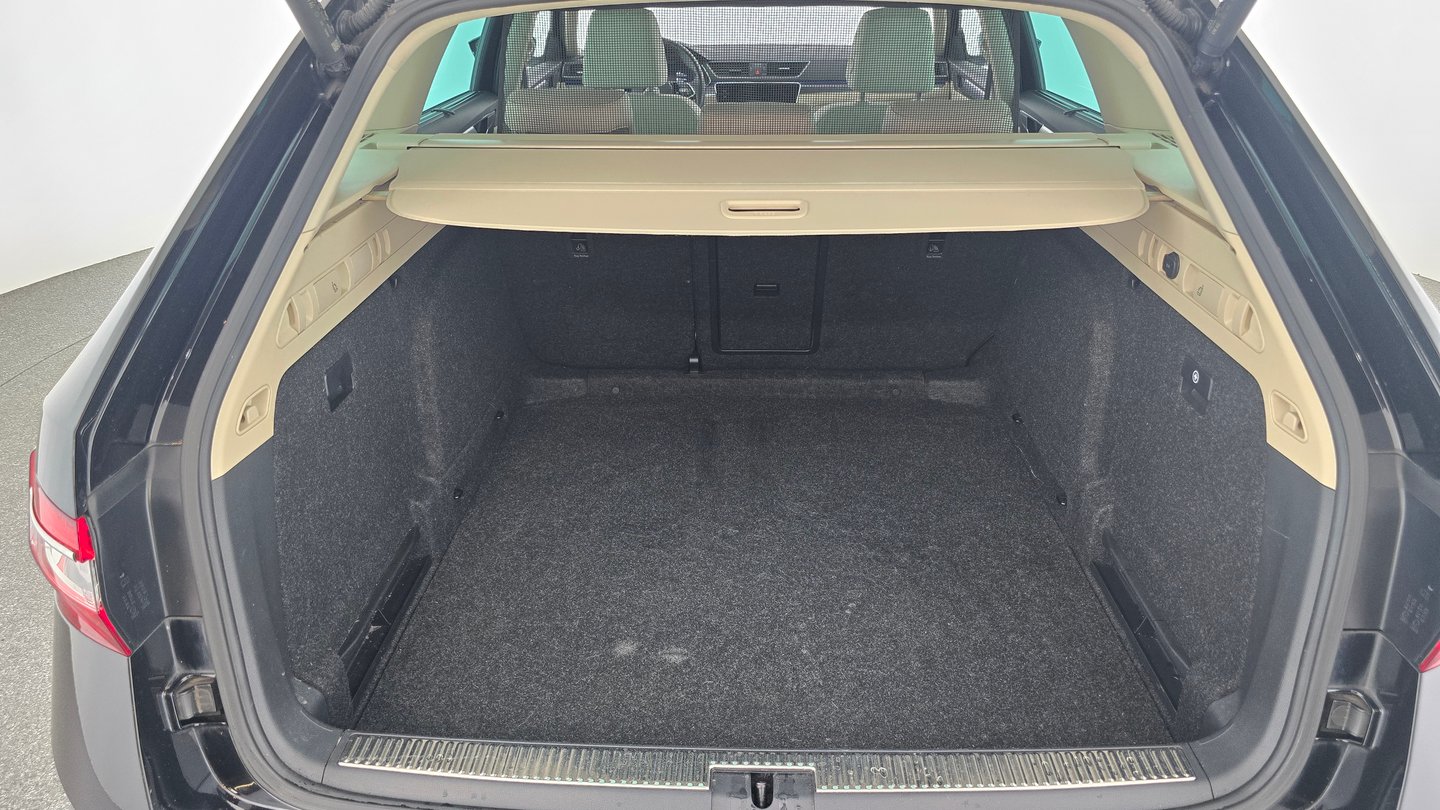 Škoda SUPERB Combi Style TDI DSG | Bild 25 von 27