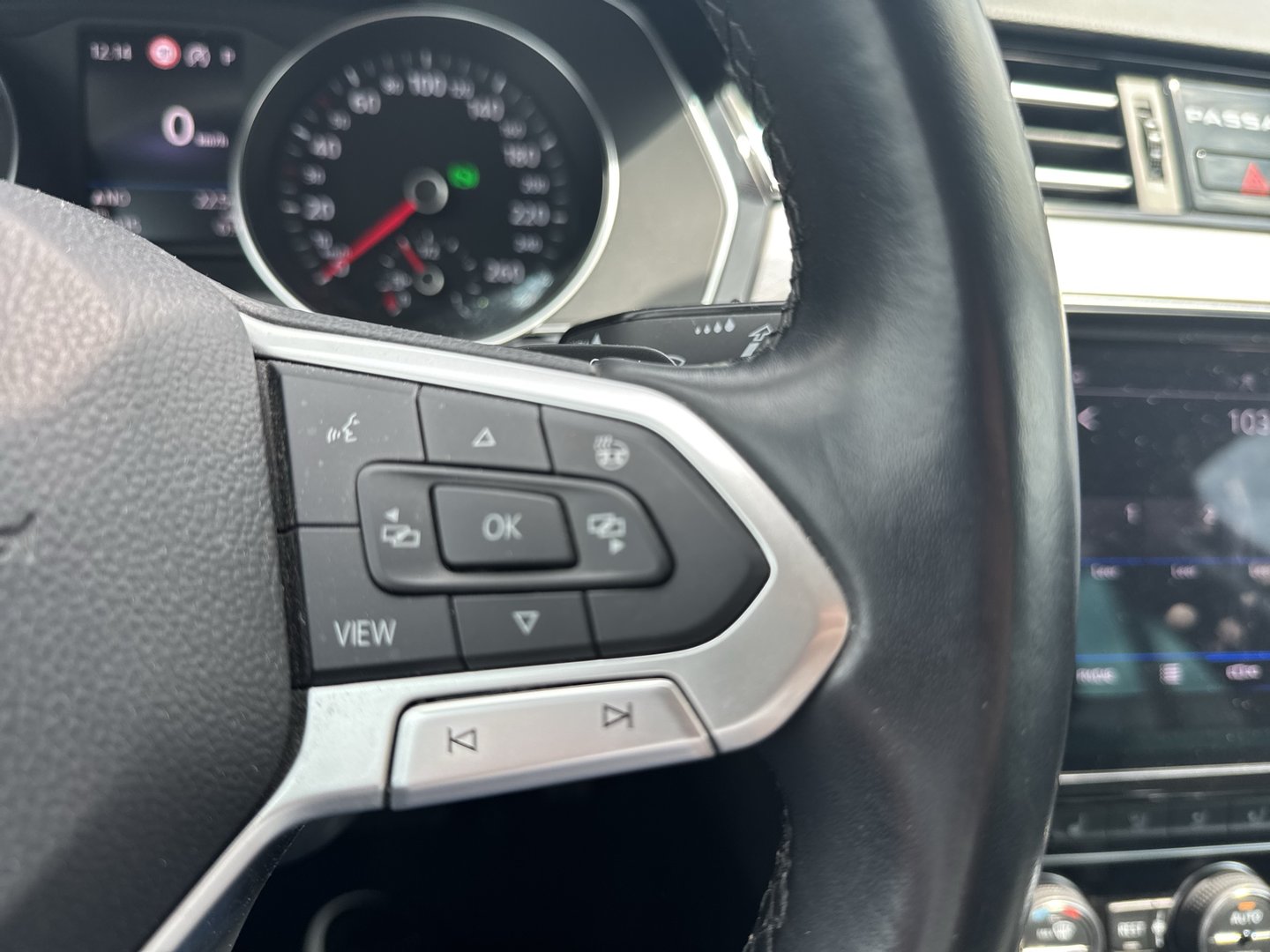 VW Passat Variant Business TDI SCR DSG | Bild 13 von 23
