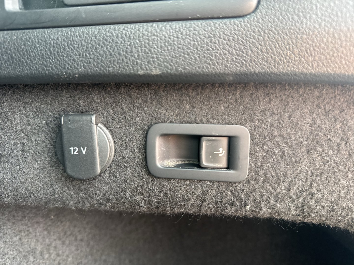 VW Passat Variant Business TDI SCR DSG | Bild 21 von 23