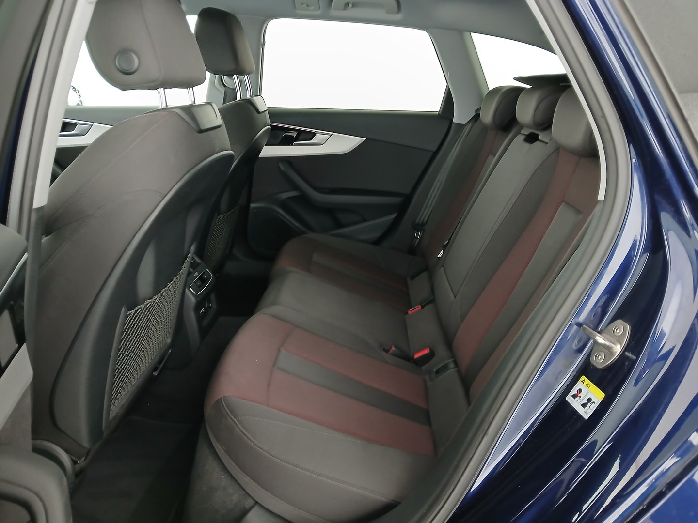 Audi A4 Avant 35 TDI advanced | Bild 27 von 31