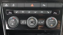 VW T-Roc Sport TSI ACT DSG in Flash Rot Dach Schwarz