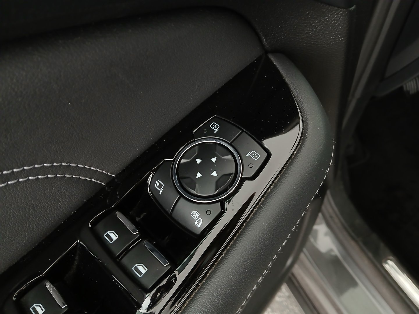 Ford S-MAX Titanium 2.0 EcoBlue SCR | Bild 11 von 32