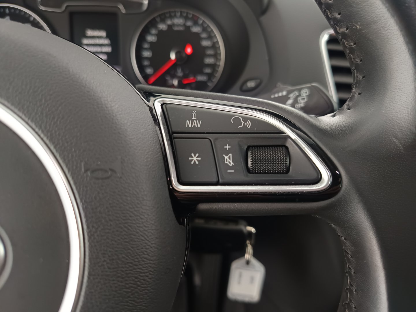 Audi Q3 2.0 TFSI quattro sport | Bild 18 von 34