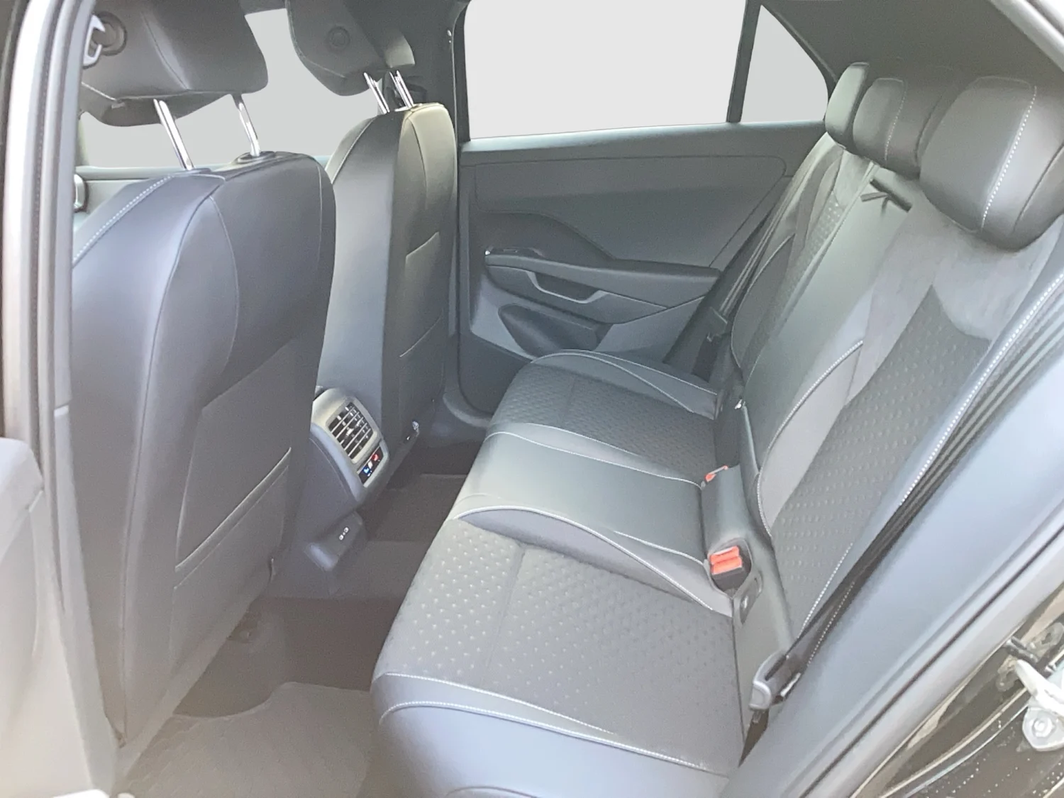 Bild eines T-Roc R-Line eTSI DSG