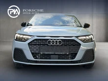 Audi A1 Sportback 25 TFSI intense in Pfeilgrau Perleffekt