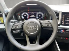 Audi A1 Sportback 25 TFSI intense in Pfeilgrau Perleffekt