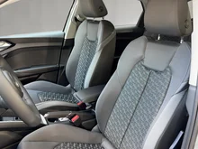 Audi A1 Sportback 25 TFSI intense in Pfeilgrau Perleffekt