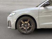 Audi A1 Sportback 25 TFSI intense in Pfeilgrau Perleffekt
