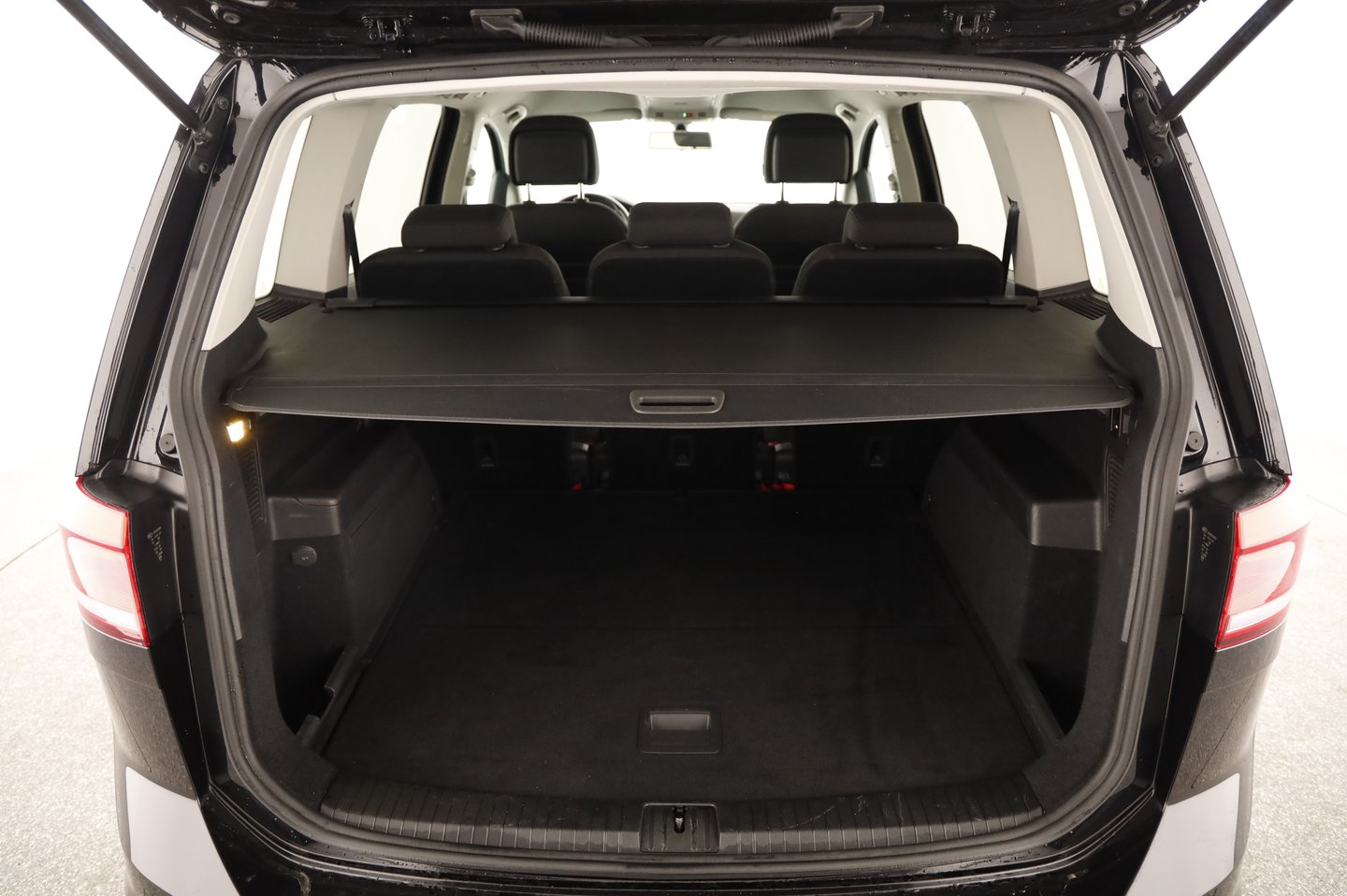 VW Touran Comfortline TDI SCR | Bild 25 von 30