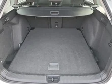 VW Golf Variant Life TDI in Pure White