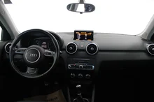 Audi A1 Sportback 1.0 TFSI intense in brillantschwarz Klar