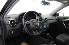 Audi A1 Sportback 1.0 TFSI intense in brillantschwarz Klar